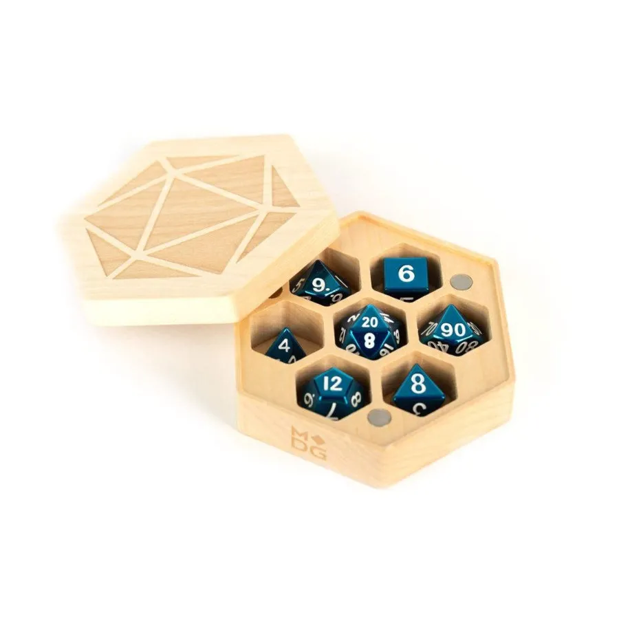 Шестигранный футляр для игральных костей – клен, Dice Cases
Шестигранный футляр для игральных костей – клен, Dice Cases