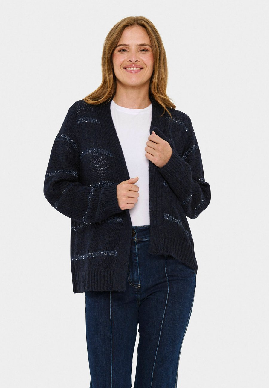 Кардиган Saint Tropez Cardigan, Night Sky/Dark-Blue Denim
Кардиган Saint Tropez Cardigan, Night Sky/Dark-Blue Denim