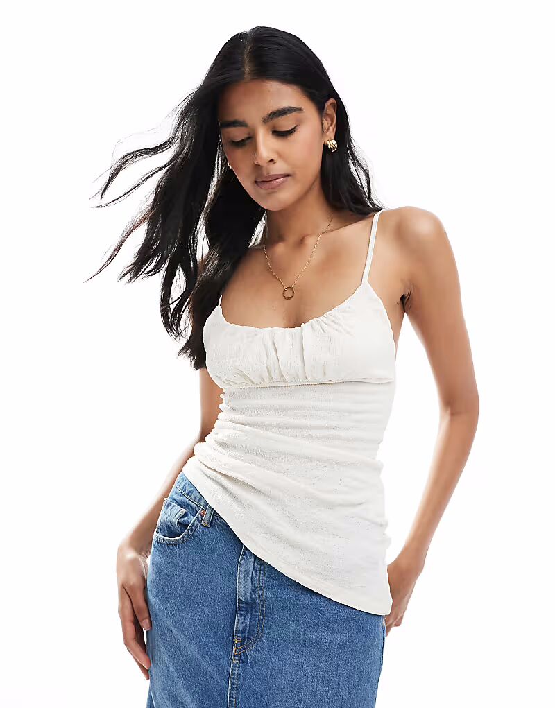 Текстурированный топ Pull&Bear с асимметричным подолом цвета экрю
Текстурированный топ Pull&Bear с асимметричным подолом цвета экрю