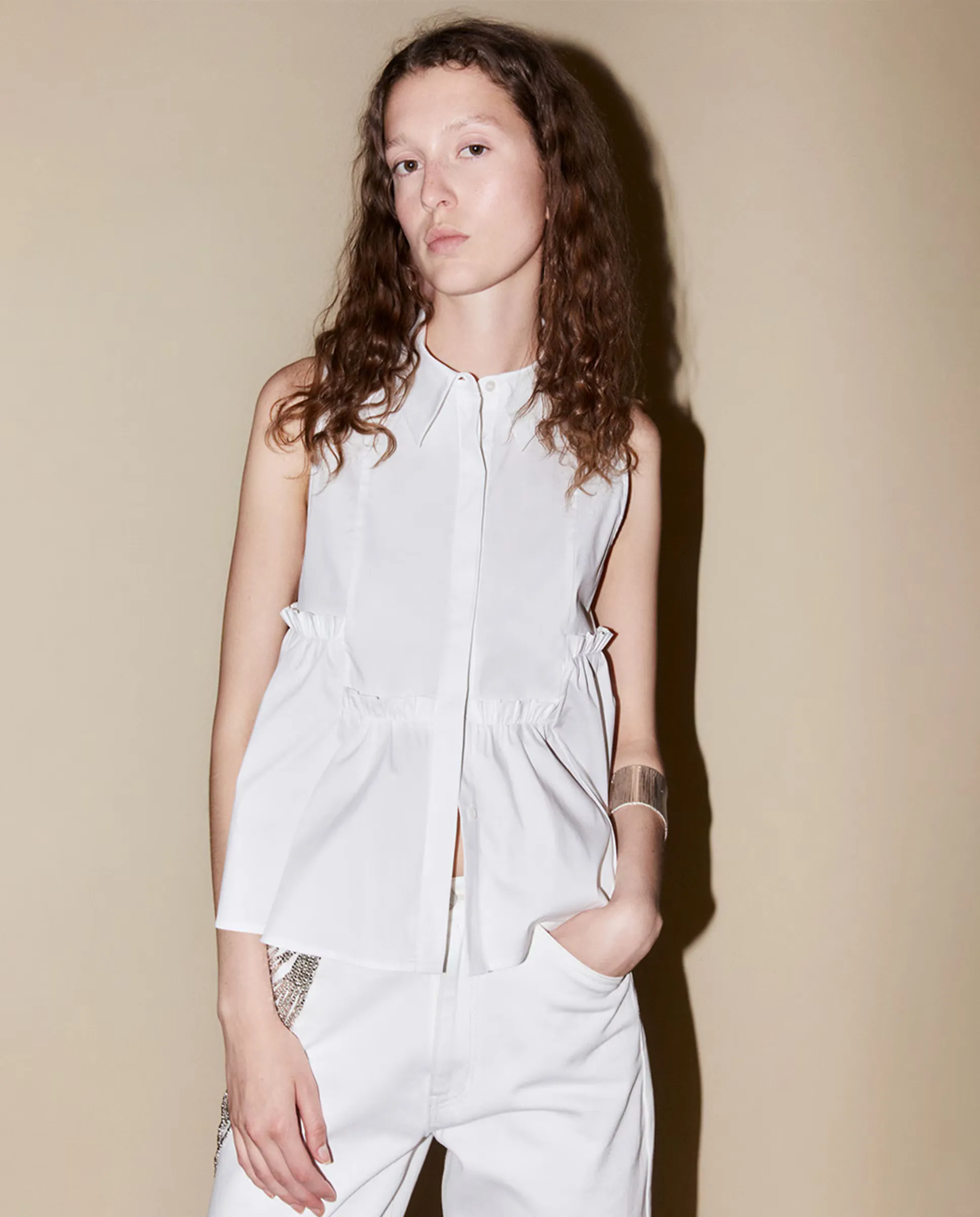 Рубашка с жабо и оборками Sfera, белый
Рубашка с жабо и оборками Sfera, белый