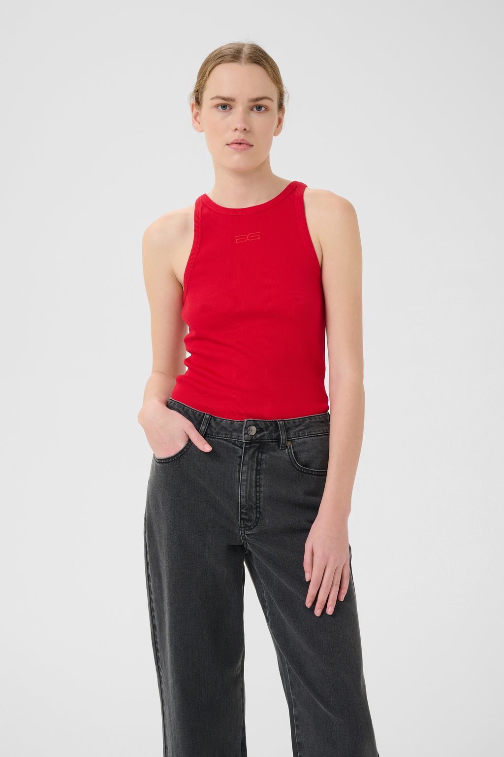 Топ DREW LOGO TANK Gestuz, красный
Топ DREW LOGO TANK Gestuz, красный