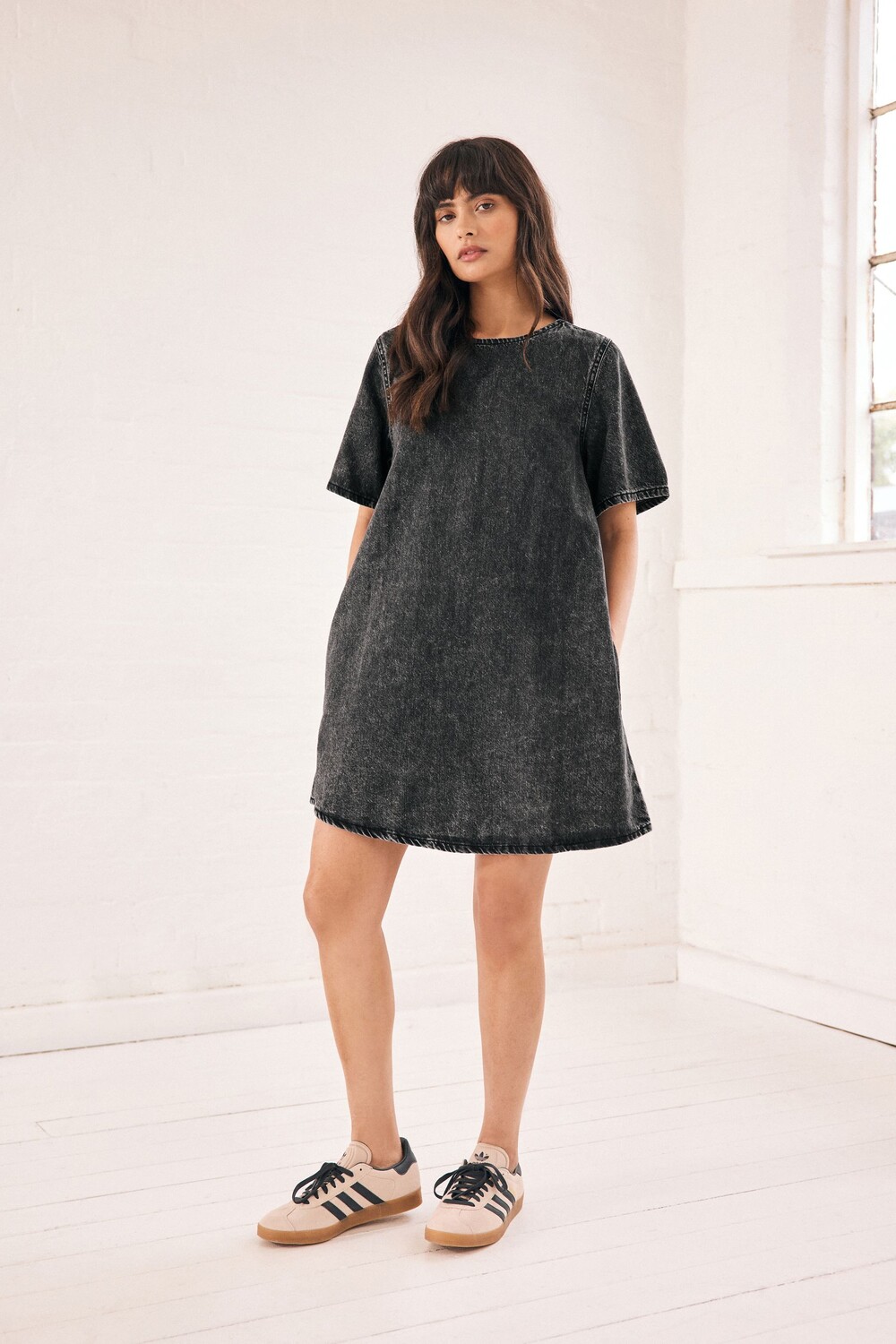 Платье футболка из денима с короткими рукавами из 100% хлопка Next, черный
Платье футболка из денима с короткими рукавами из 100% хлопка Next, черный