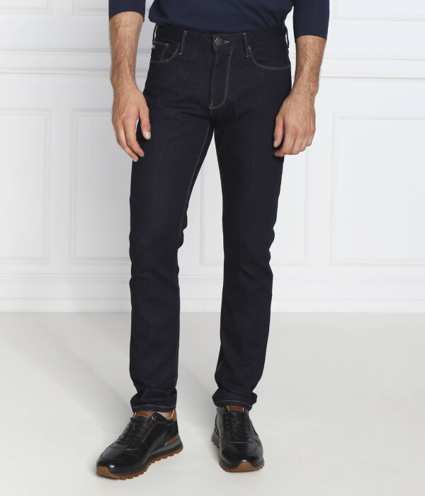 Джинсы j06 Slim fit Emporio Armani, черный
Джинсы j06 Slim fit Emporio Armani, черный