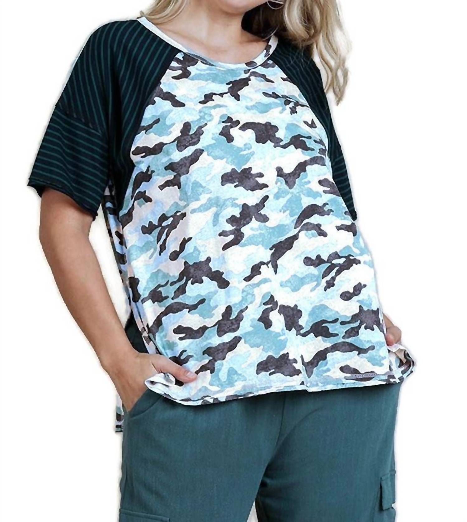 Топ в камуфляжную и полосатую расцветку - Plus In Green umgee
Топ в камуфляжную и полосатую расцветку - Plus In Green umgee