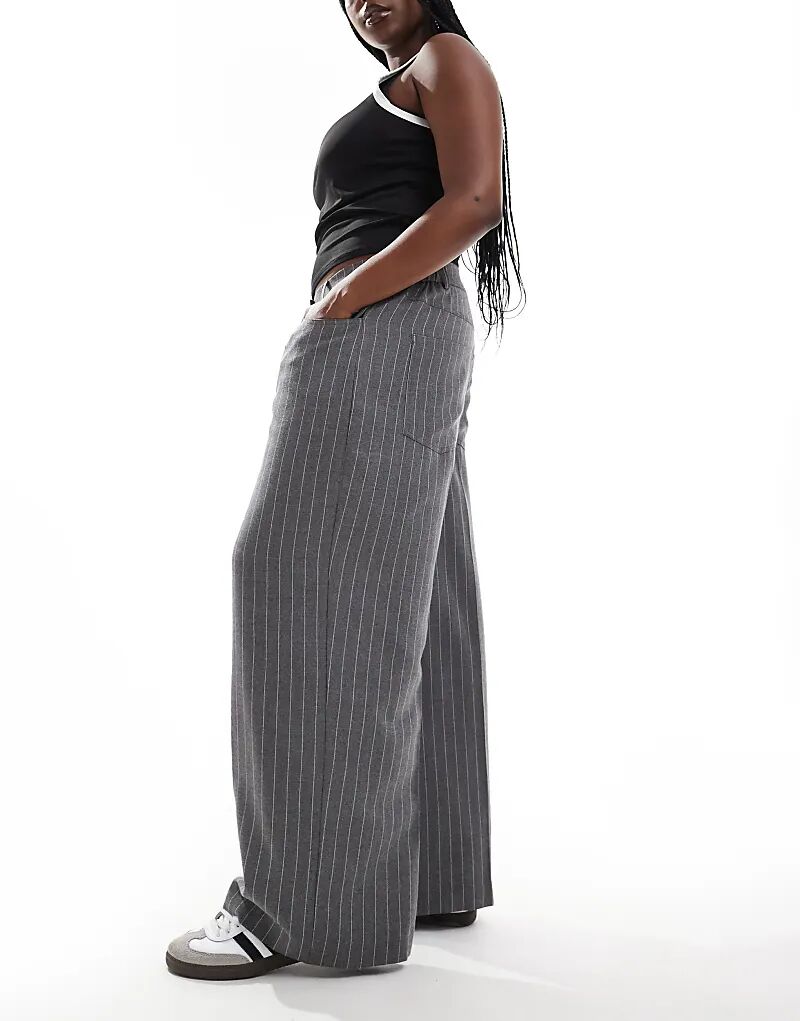 Брюки свободного кроя Curve Dad с 5 карманами в серую полоску ASOS DESIGN
Брюки свободного кроя Curve Dad с 5 карманами в серую полоску ASOS DESIGN