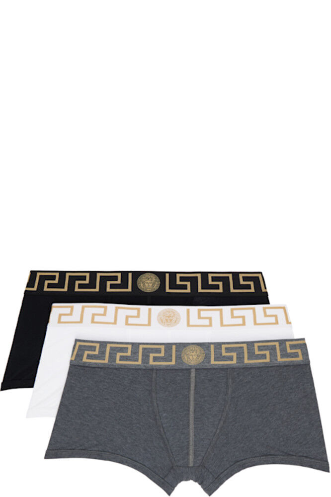 Упаковка из трех разноцветных трусов-боксеров с узором Greca Border Versace Underwear
Упаковка из трех разноцветных трусов-боксеров с узором Greca Border Versace Underwear