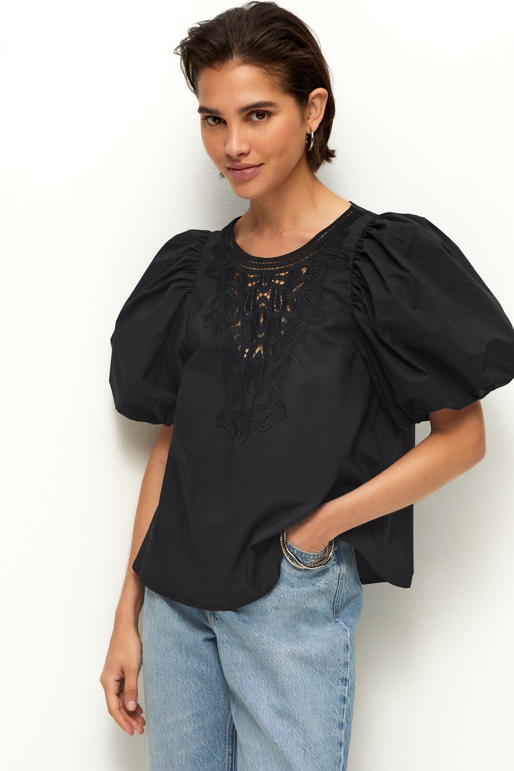 Блузка из хлопкового поплина с рукавами-буфами и вставками связанными крючком Next, черный
Блузка из хлопкового поплина с рукавами-буфами и вставками связанными крючком Next, черный