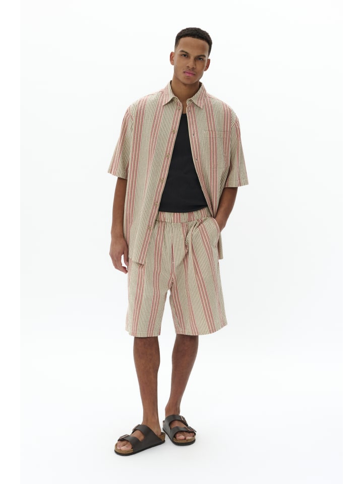 Шорты MANoah прямого кроя из ткани Light Army Matinique
Шорты MANoah прямого кроя из ткани Light Army Matinique