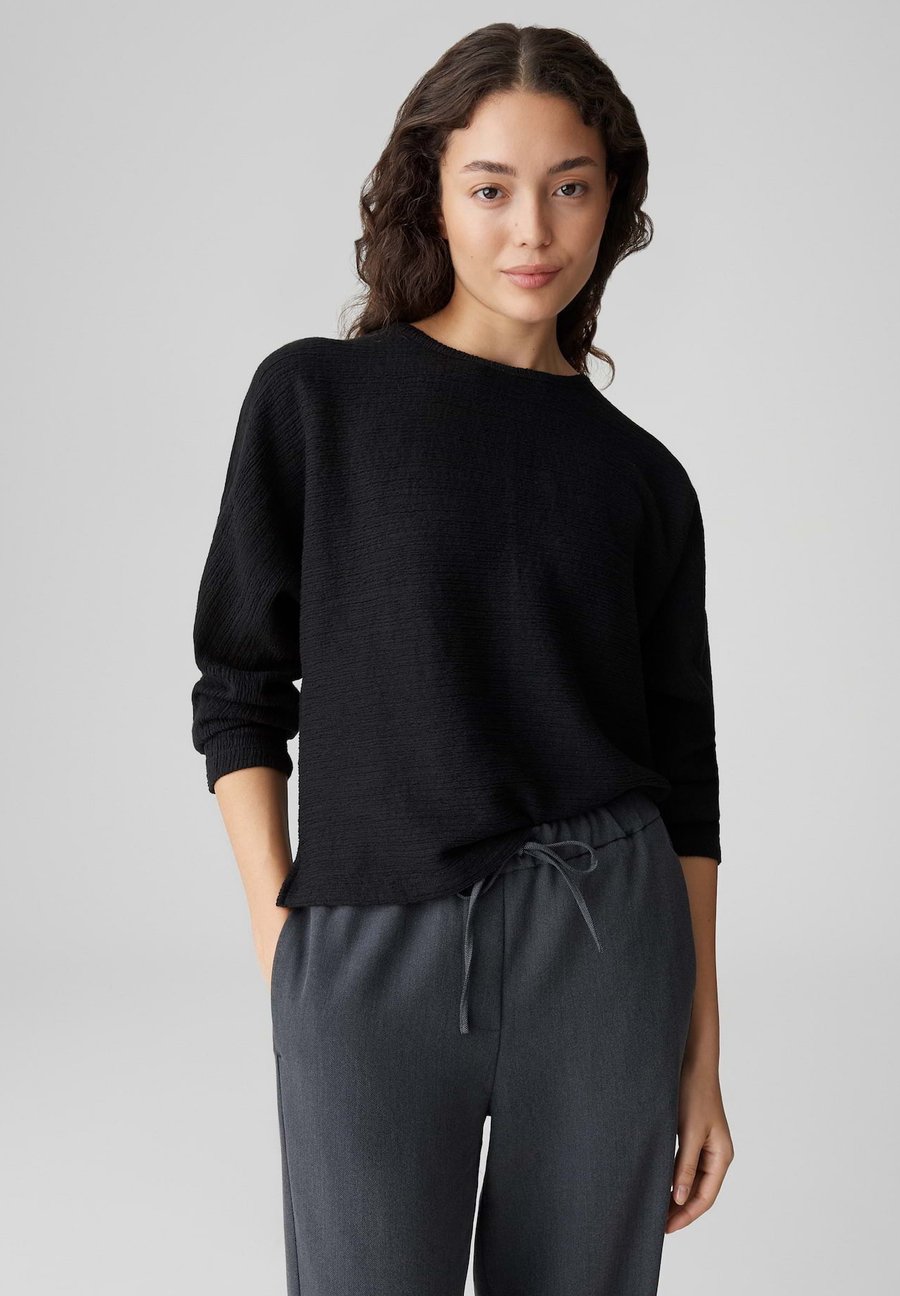 Топ OPUS LOOSE FIT 3/4 BATWING SLEEVES, Black
Топ OPUS LOOSE FIT 3/4 BATWING SLEEVES, Black