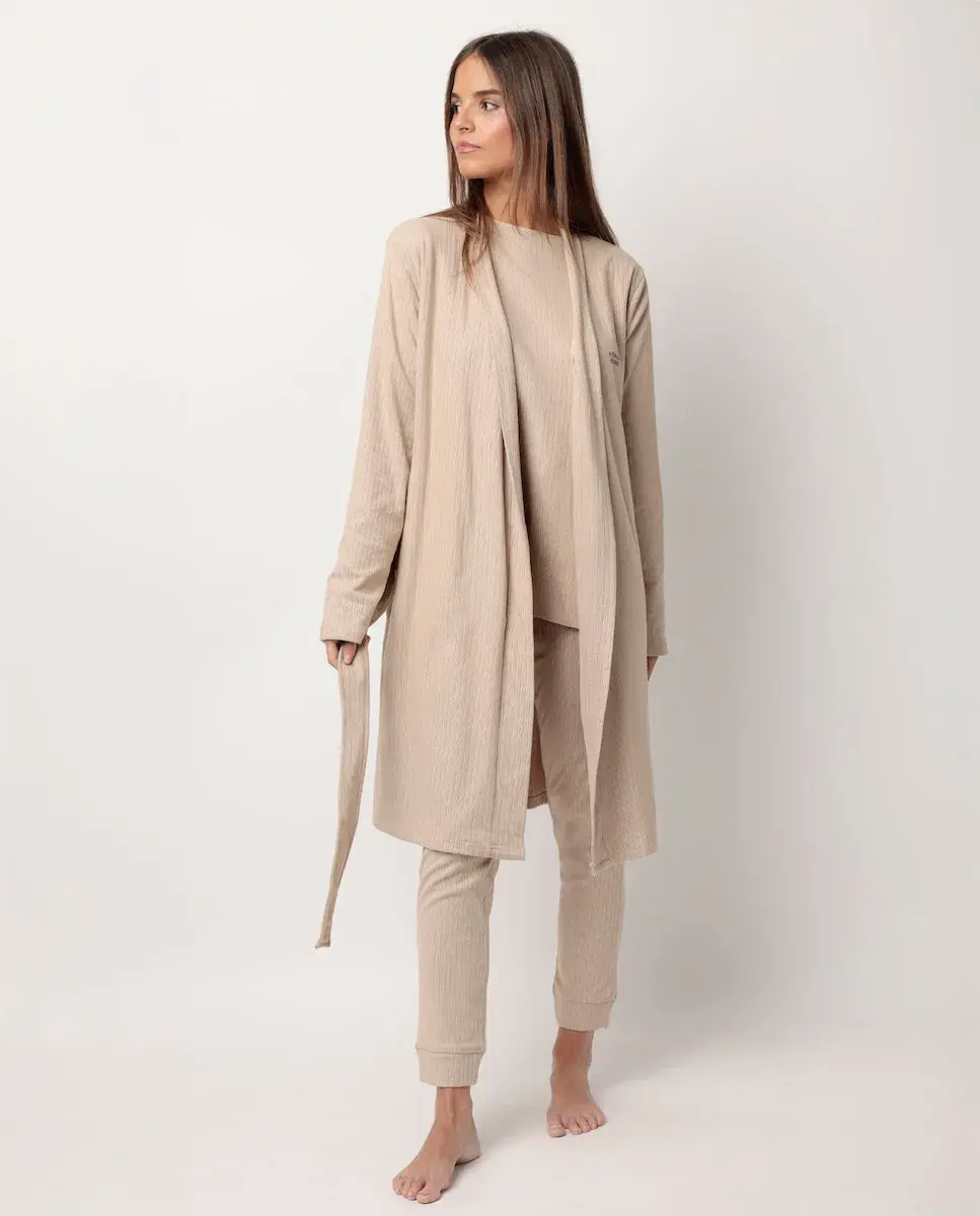 Женский халат с длинными рукавами из вязаного канта Admas, песочный
Женский халат с длинными рукавами из вязаного канта Admas, песочный