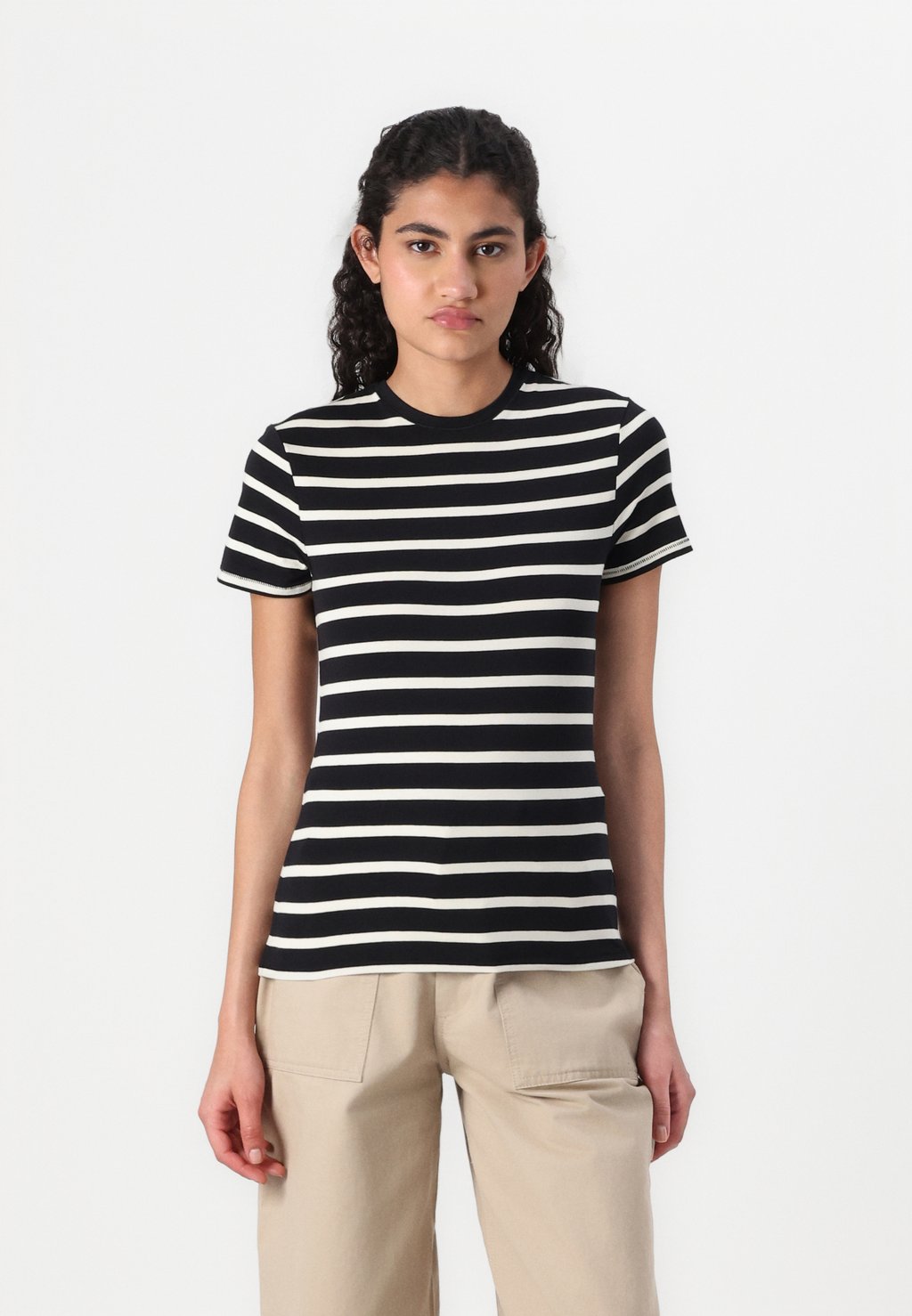 Футболка с принтом CREW GAP, черный
Футболка с принтом CREW GAP, черный