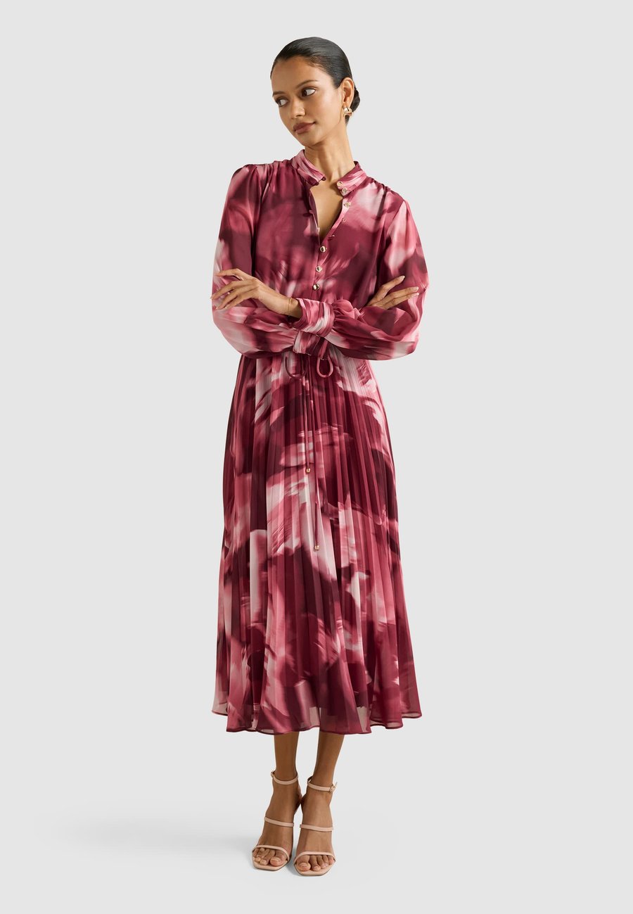 Платье Forever New Petite ANNABEL BUTTON THROUGH MIDI, Berry Odella/Red
Платье Forever New Petite ANNABEL BUTTON THROUGH MIDI, Berry Odella/Red