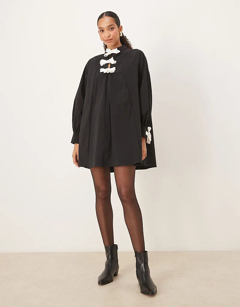 Мини-платье Ghospell с бантом в монохромном исполнении
Мини-платье Ghospell с бантом в монохромном исполнении