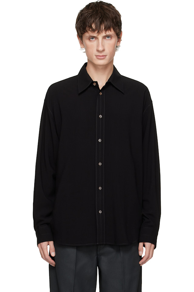 Lemaire Черная свободная рубашка
Lemaire Черная свободная рубашка