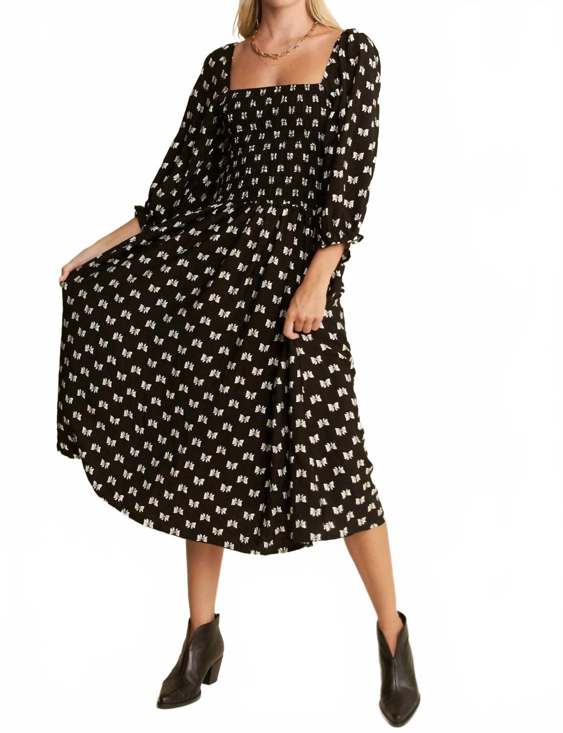 Черное платье миди с пышными рукавами-лентами JADE BY JANE
Черное платье миди с пышными рукавами-лентами JADE BY JANE