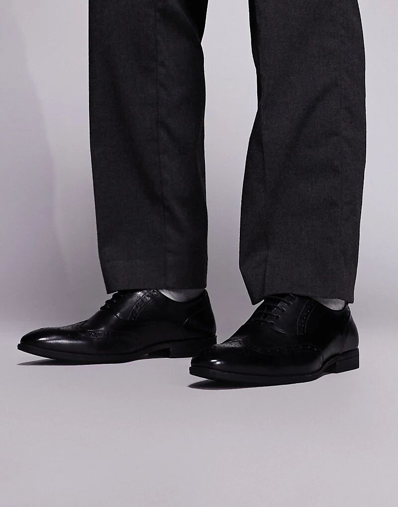 Туфли дерби Schuh Row со шнуровкой и брогированием из черной кожи
Туфли дерби Schuh Row со шнуровкой и брогированием из черной кожи