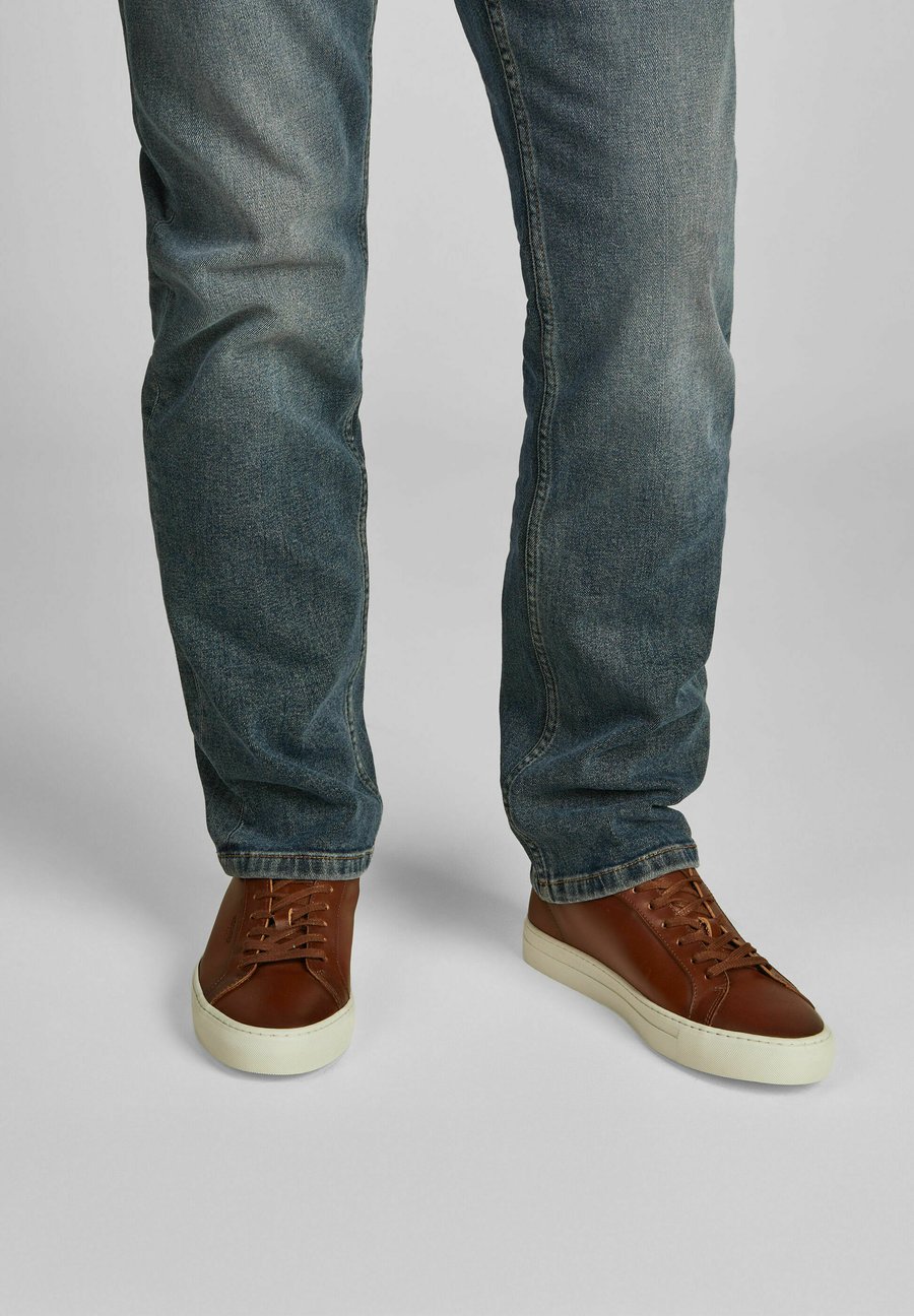 Кроссовки Hechter Paris Trainers, Hellbraun/Light Brown
Кроссовки Hechter Paris Trainers, Hellbraun/Light Brown