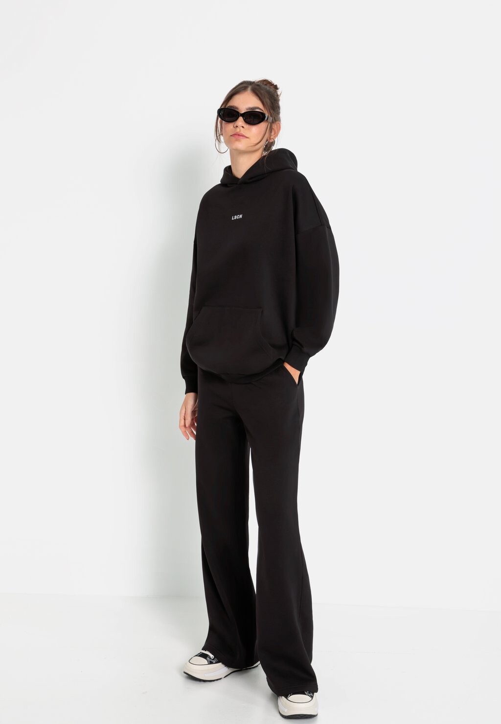 Толстовка с капюшоном LASCANA, черный
Толстовка с капюшоном LASCANA, черный