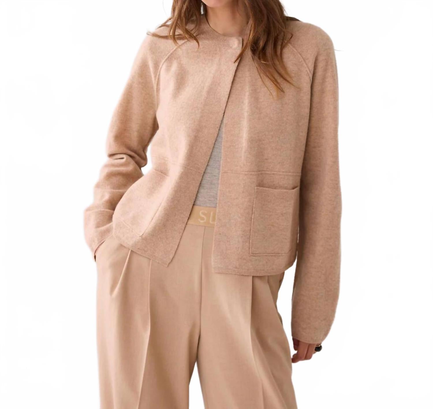 Summum Кардиган из овечьей шерсти верблюжьего цвета
Summum Кардиган из овечьей шерсти верблюжьего цвета