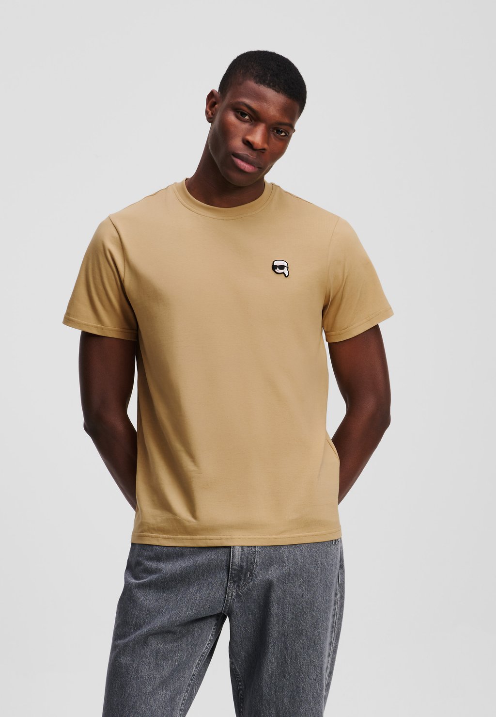 Базовая футболка IKON KARL LAGERFELD, бежевый
Базовая футболка IKON KARL LAGERFELD, бежевый