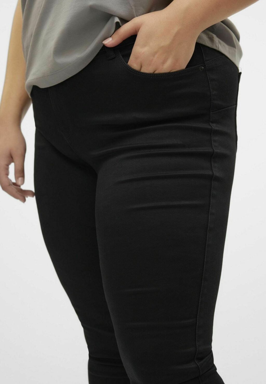 Джинсы облегающего кроя VMSEVEN MID RISE Vero Moda Curve, черный
Джинсы облегающего кроя VMSEVEN MID RISE Vero Moda Curve, черный