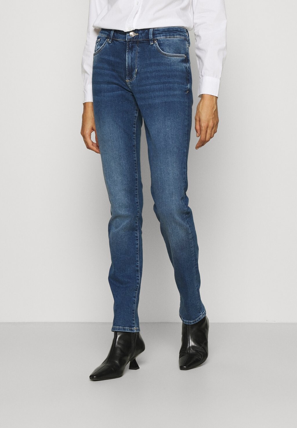 Джинсы облегающего кроя s.Oliver
Джинсы облегающего кроя s.Oliver