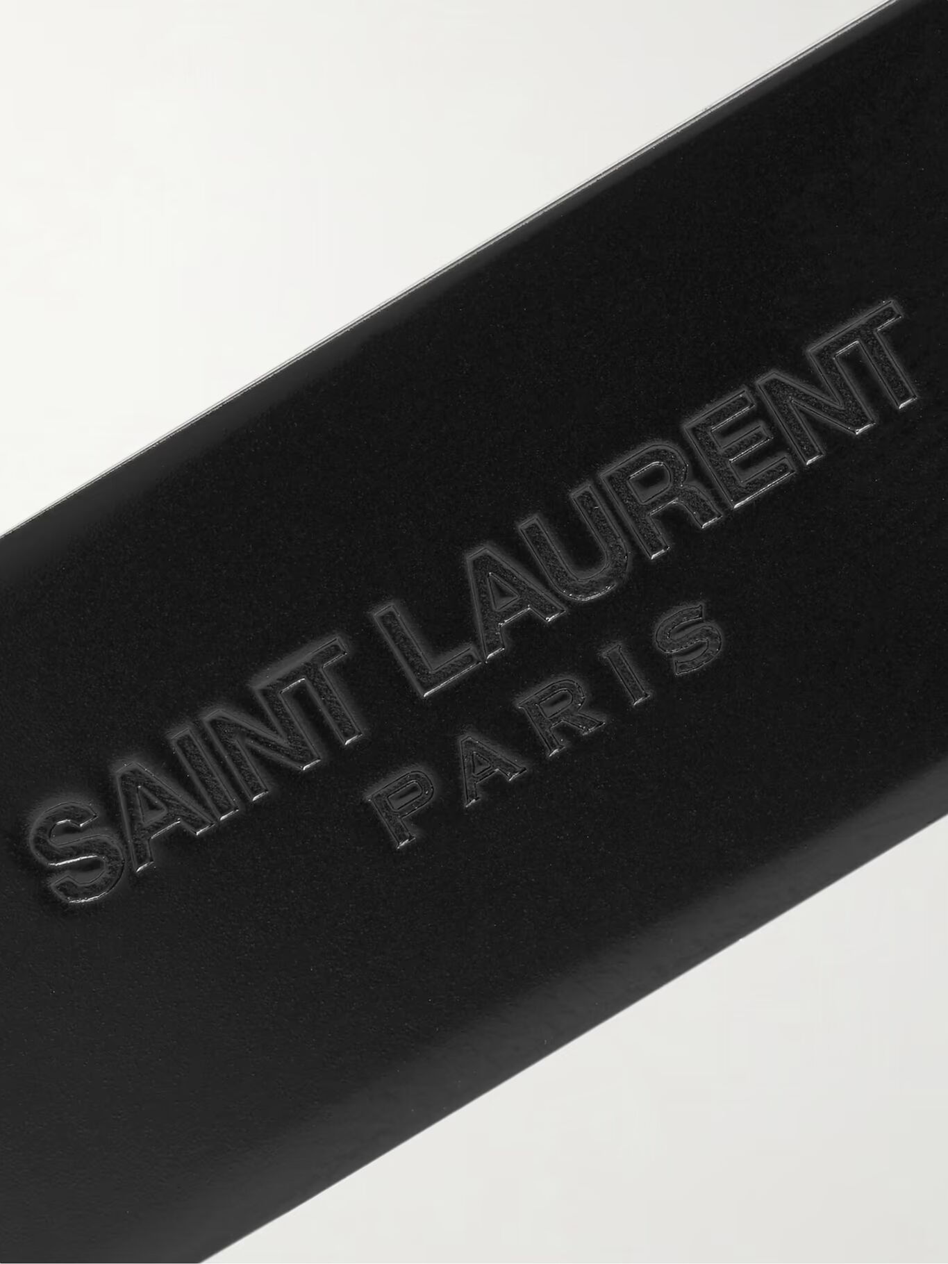 Зажим для денег цвета оружейной стали с гравировкой логотипа SAINT LAURENT, черный
Зажим для денег цвета оружейной стали с гравировкой логотипа SAINT LAURENT, черный