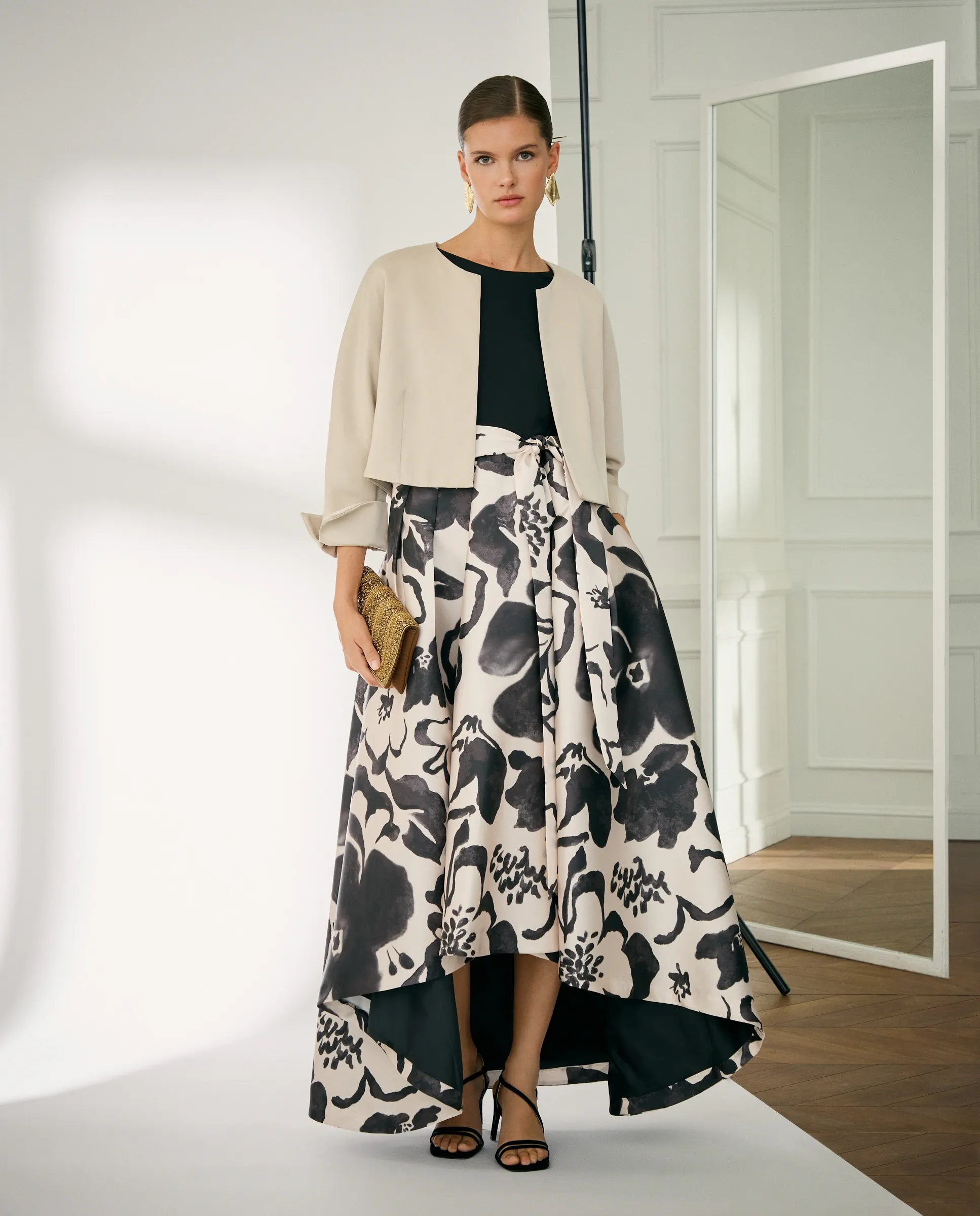 Болеро с воротником-стойкой и японским рукавом Woman Fiesta El Corte Inglés, золотой
Болеро с воротником-стойкой и японским рукавом Woman Fiesta El Corte Inglés, золотой