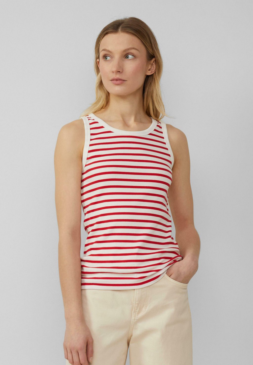 Топ SLIM-FIT MIT STRUKTUR s.Oliver, светло-красный
Топ SLIM-FIT MIT STRUKTUR s.Oliver, светло-красный