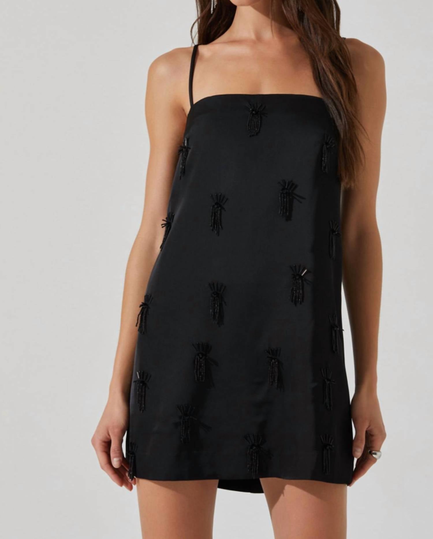 Платье Cassiel в черном цвете ASTR
Платье Cassiel в черном цвете ASTR