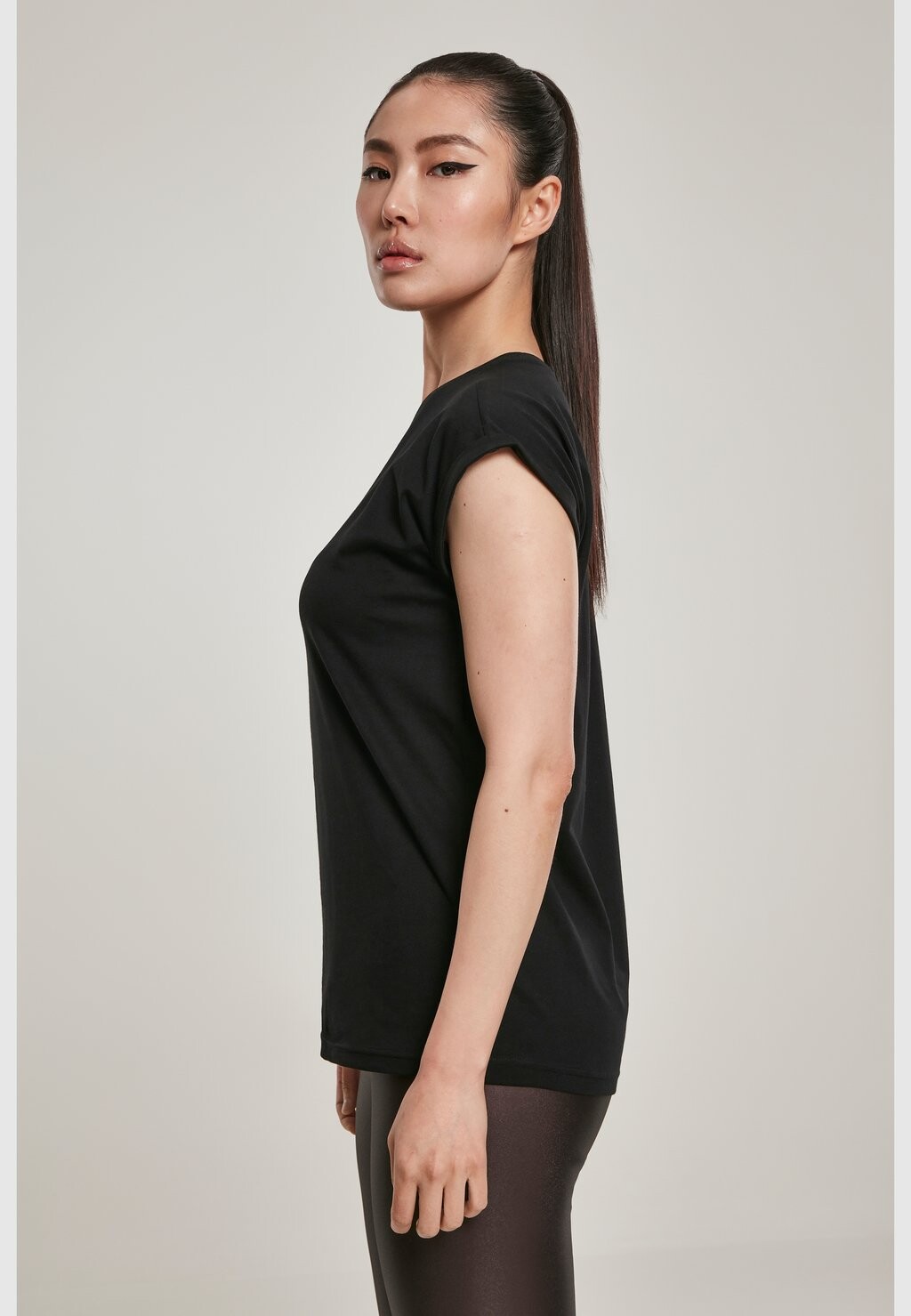 Базовая футболка EXTENDED SHOULDER TEE Urban Classics, черный
Базовая футболка EXTENDED SHOULDER TEE Urban Classics, черный