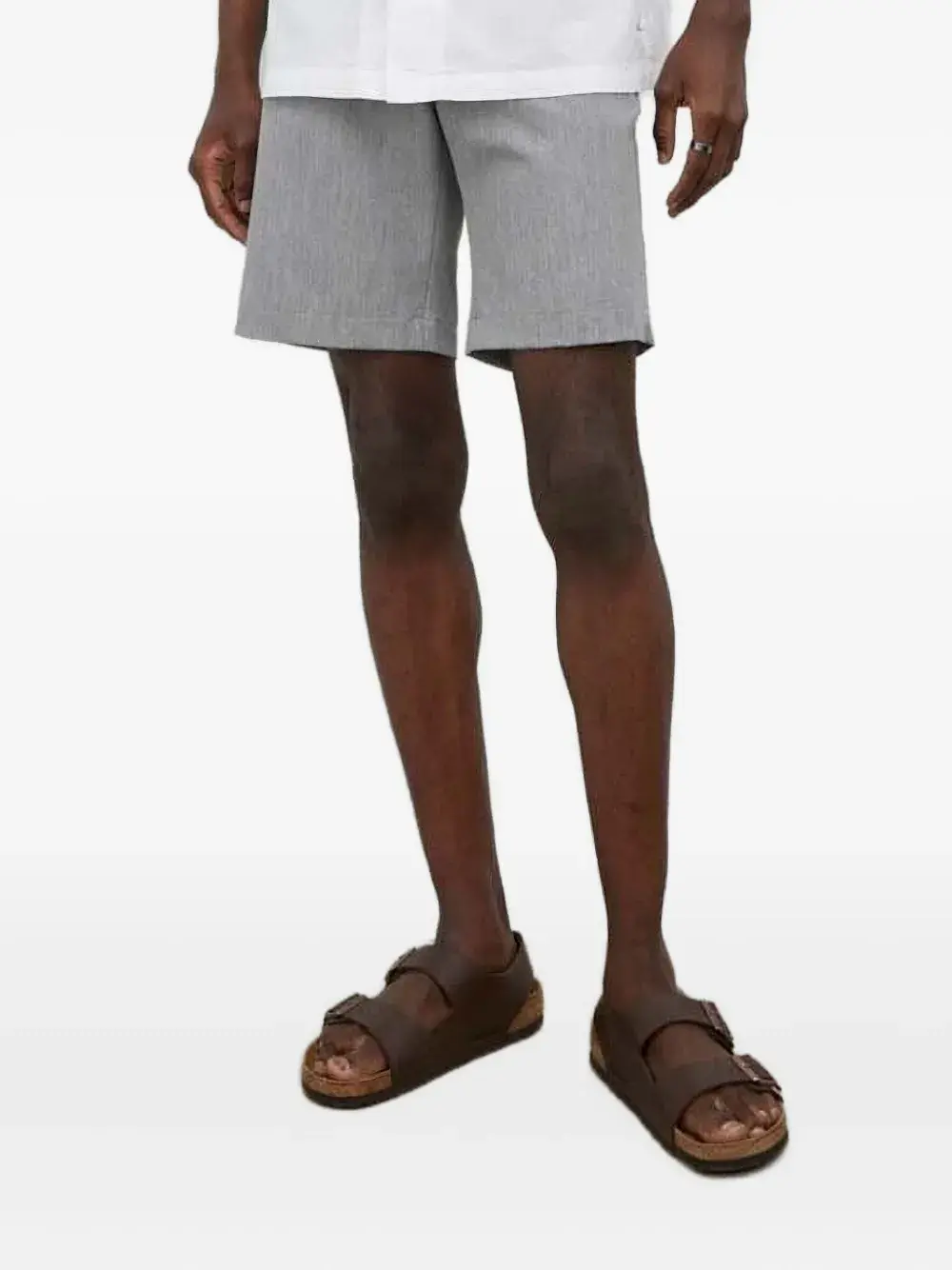 Строгие шорты с вышитым логотипом Les Deux, серый
Строгие шорты с вышитым логотипом Les Deux, серый