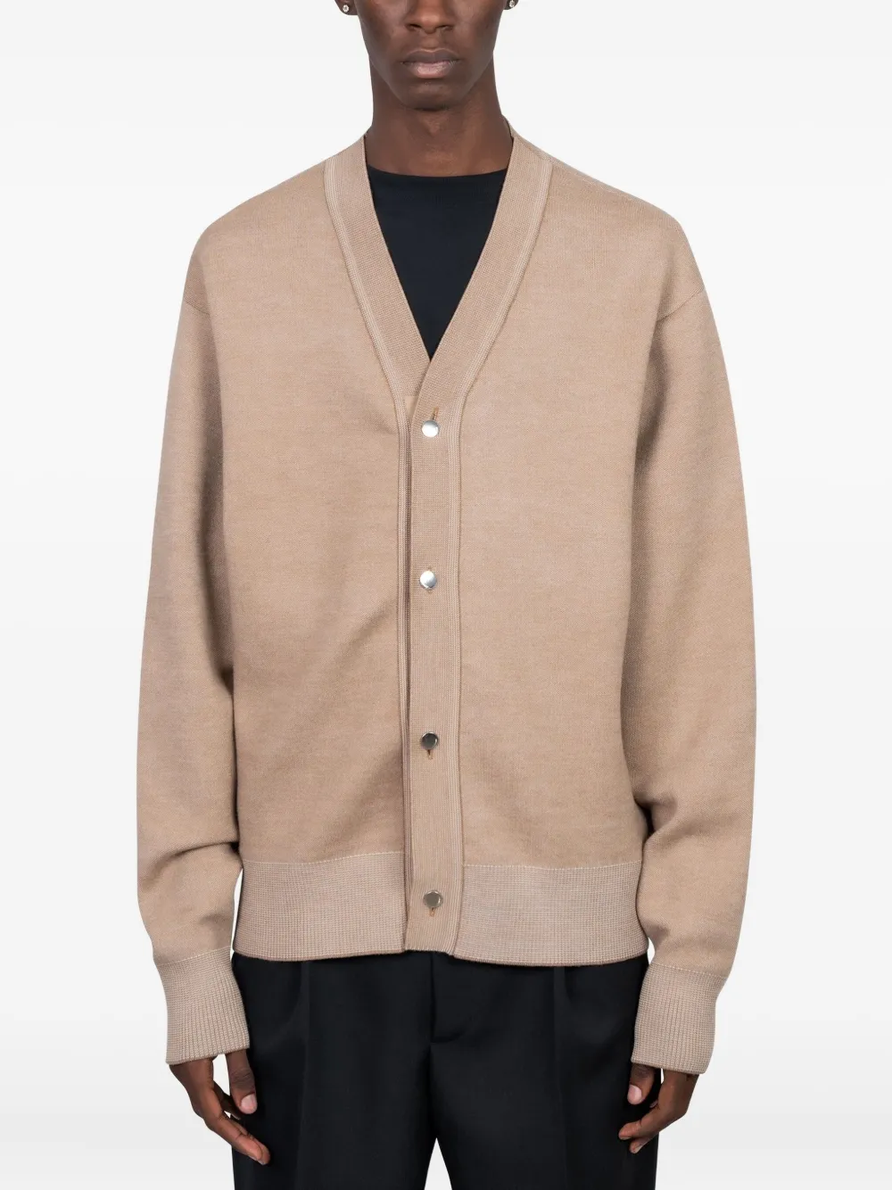 Кардиган с V-образным вырезом Jacquemus, нейтральный
Кардиган с V-образным вырезом Jacquemus, нейтральный