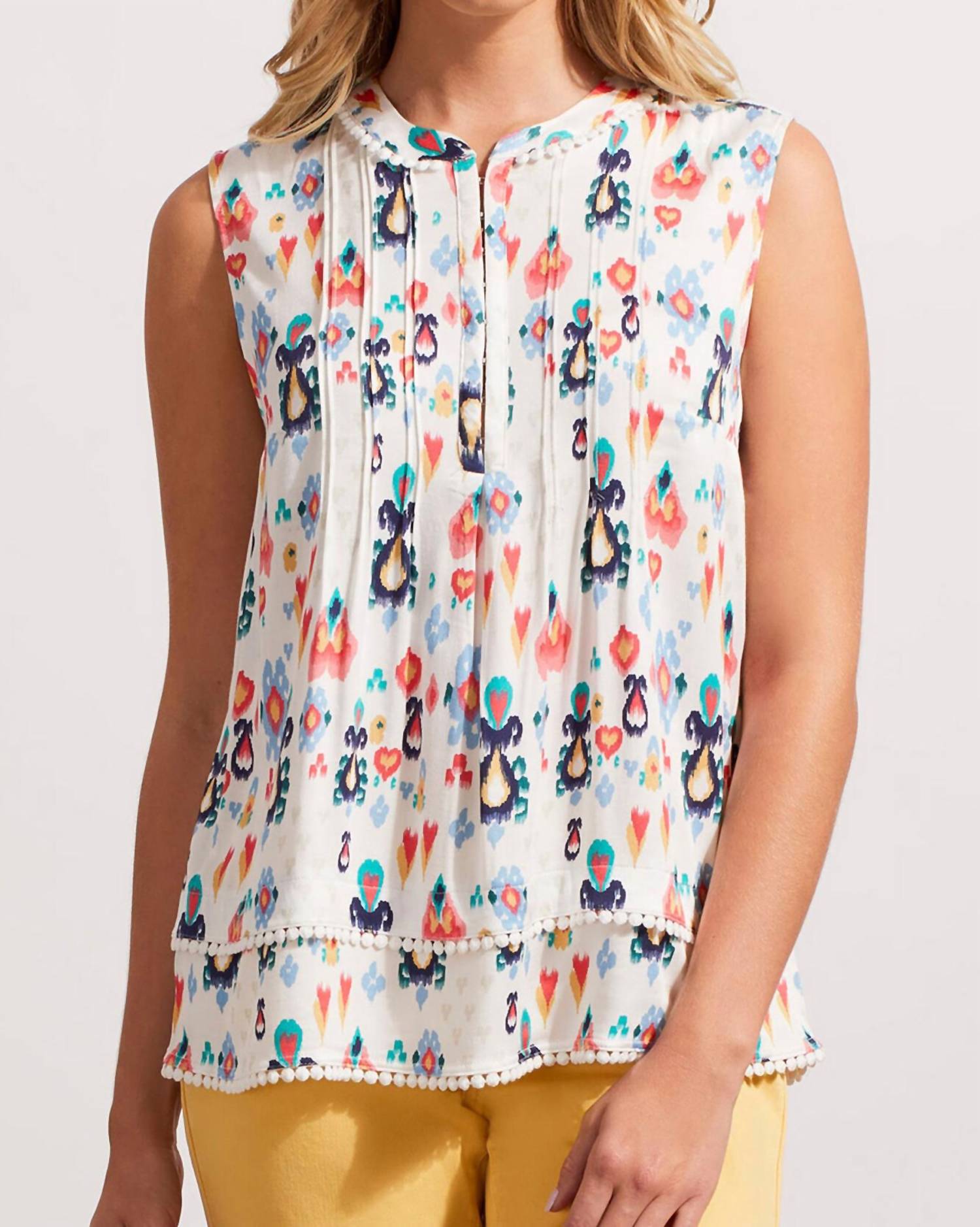 Блузка с принтом и вышитым помпоном по краю в Emerglem TRIBAL
Блузка с принтом и вышитым помпоном по краю в Emerglem TRIBAL