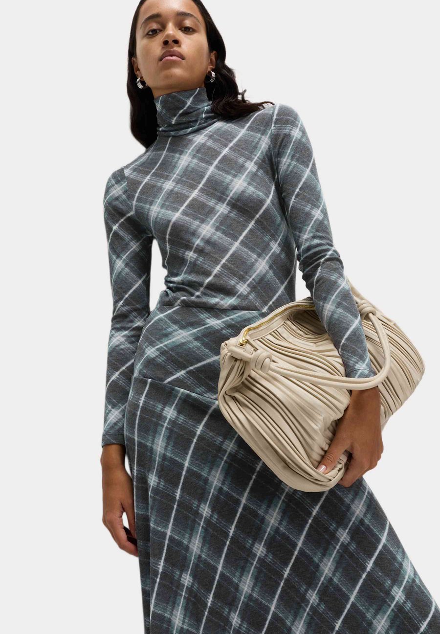 Топ Marks & Spencer FUNNEL NECK SLIM FIT, Grey Mix/Mottled Grey
Топ Marks & Spencer FUNNEL NECK SLIM FIT, Grey Mix/Mottled Grey