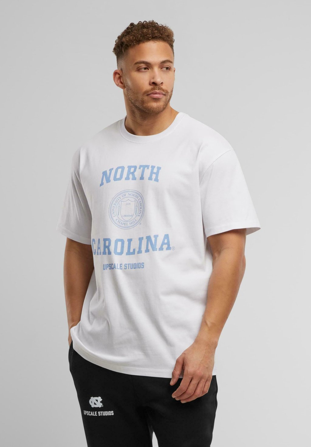 Футболка с принтом NORTH CAROLINA Upscale by Mister Tee, белый
Футболка с принтом NORTH CAROLINA Upscale by Mister Tee, белый
