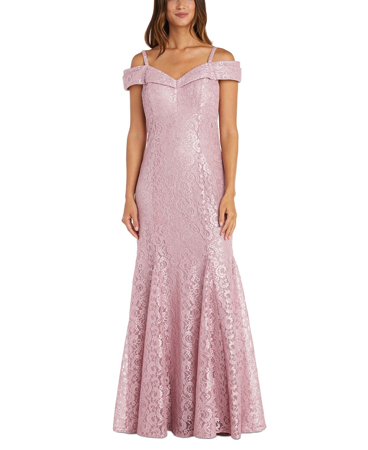 Кружевное платье с открытыми плечами R & M Richards
Кружевное платье с открытыми плечами R & M Richards