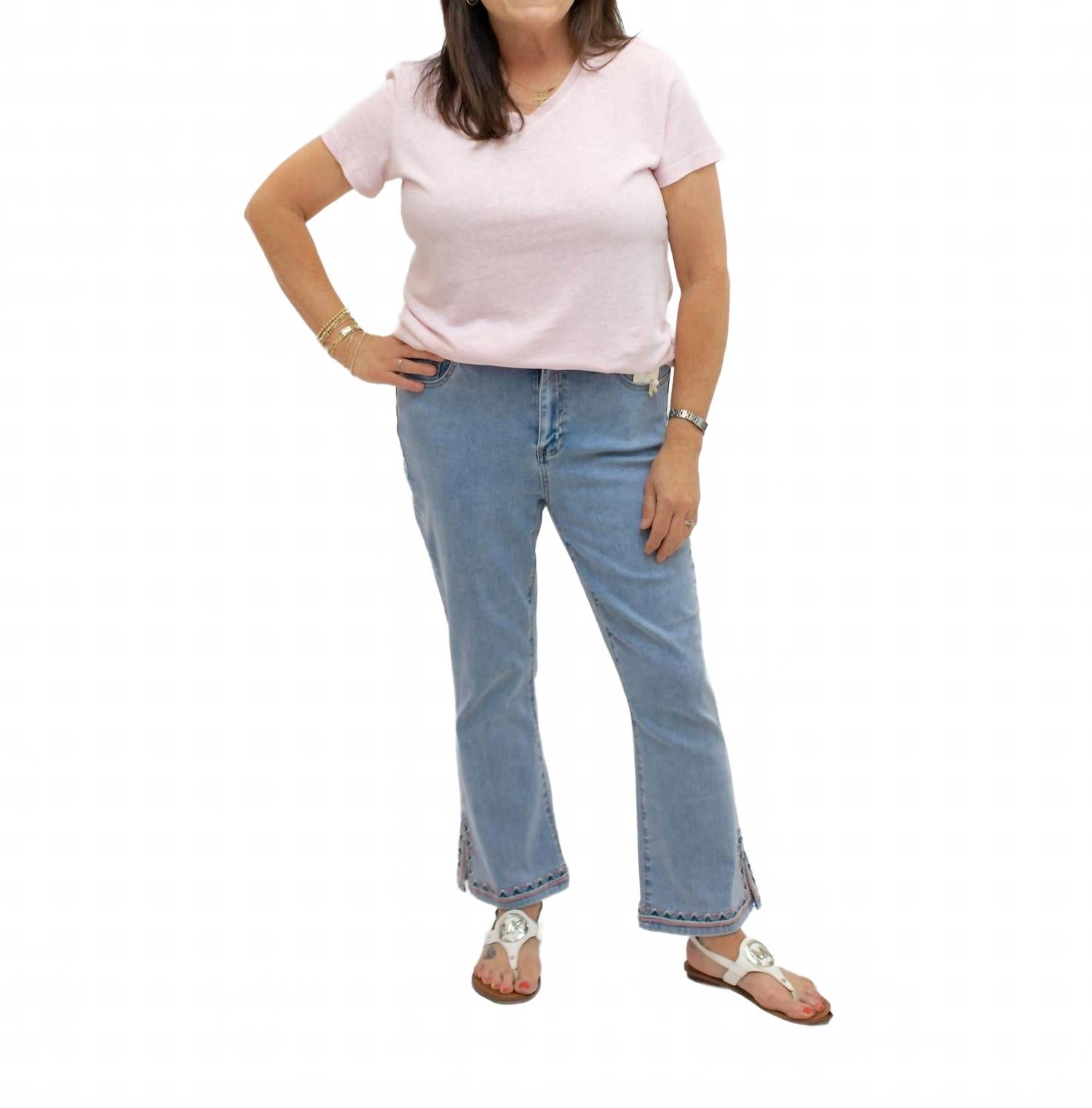 Женские джинсы с боковым разрезом и вышивкой в синем цвете CHARLIE B
Женские джинсы с боковым разрезом и вышивкой в синем цвете CHARLIE B