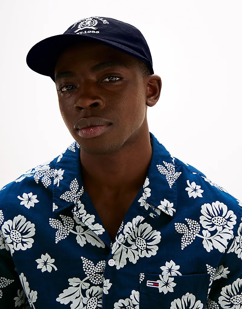 Кепка Tommy Jeans темно-синего цвета 
Кепка Tommy Jeans темно-синего цвета