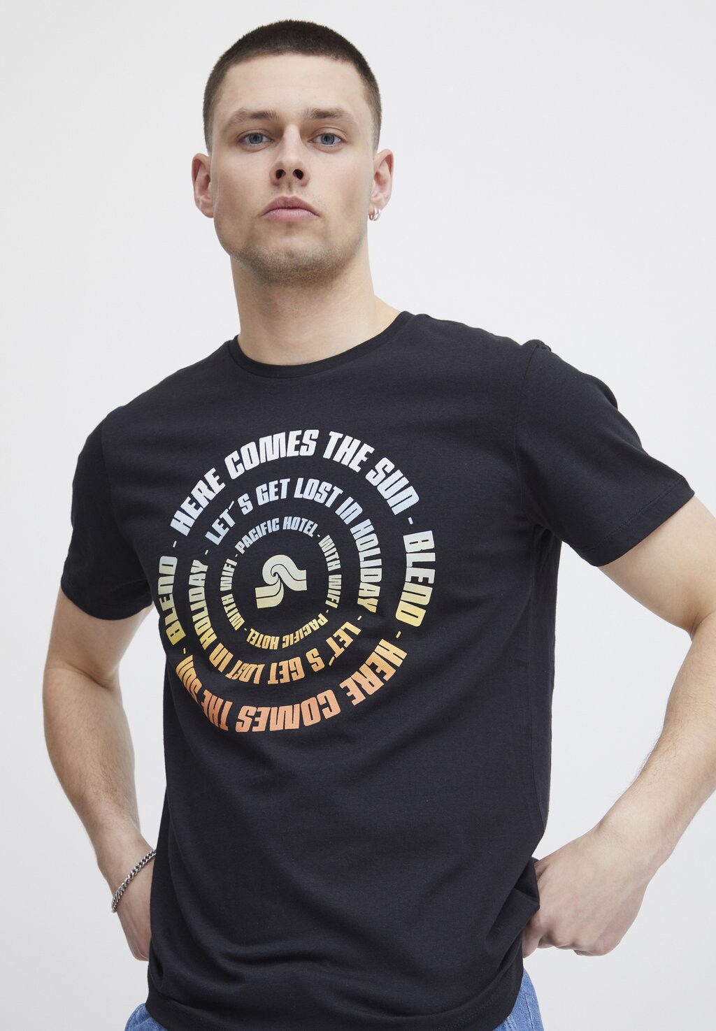 Футболка с принтом TEE Blend, черный
Футболка с принтом TEE Blend, черный