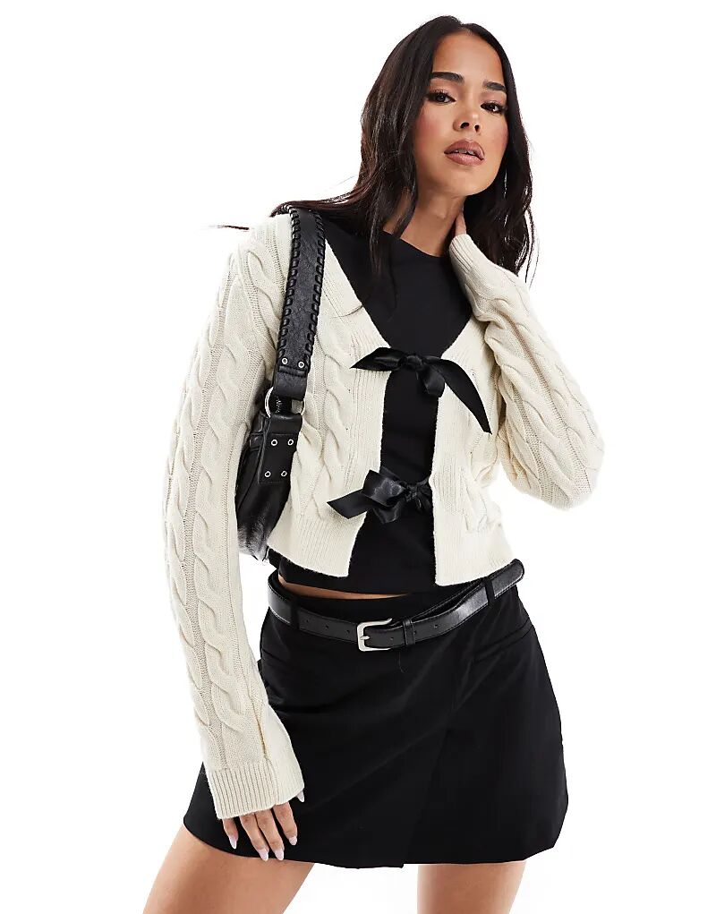 Кардиган с контрастным бантом и косой вязкой Miss Selfridge
Кардиган с контрастным бантом и косой вязкой Miss Selfridge