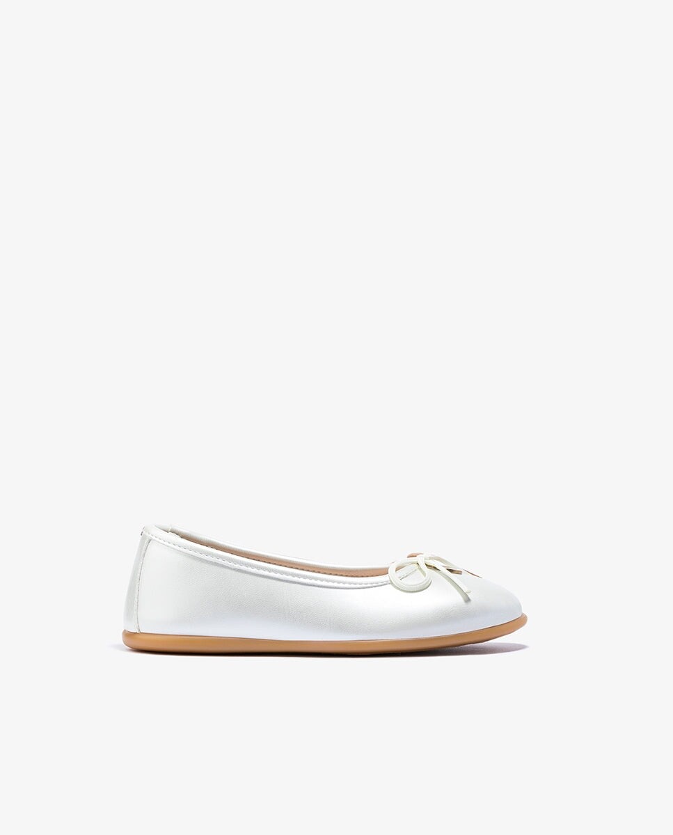 Балетки для девочек жемчужно-белого цвета с металлической отделкой Conguitos, золотой
Балетки для девочек жемчужно-белого цвета с металлической отделкой Conguitos, золотой