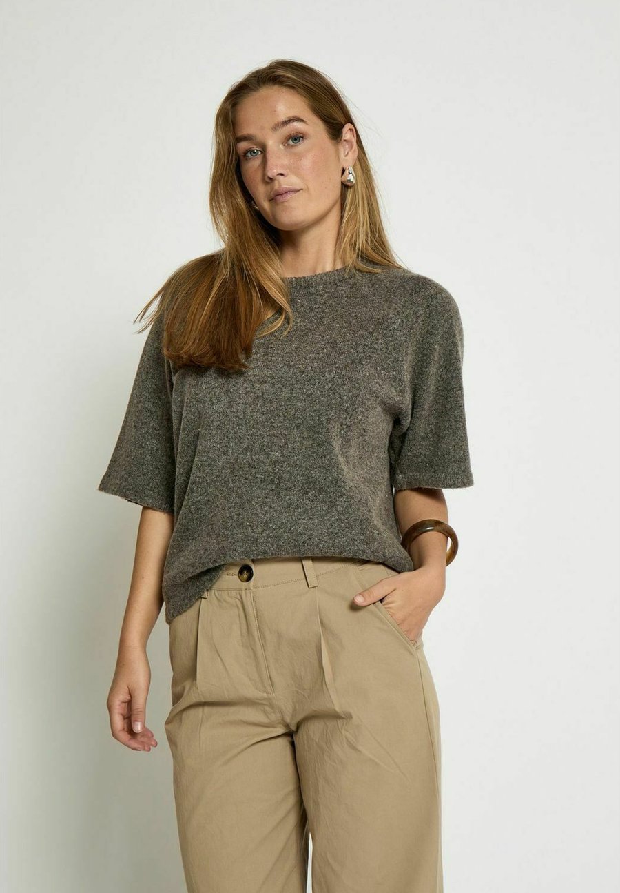 Блуза PEPPERCORN KATE GRS RWS, Walnut Melange/Brown
Блуза PEPPERCORN KATE GRS RWS, Walnut Melange/Brown