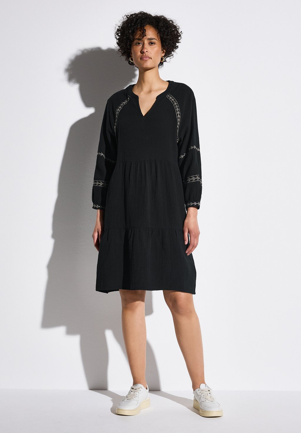 Повседневное платье MIT STICKEREI Street One, черный
Повседневное платье MIT STICKEREI Street One, черный