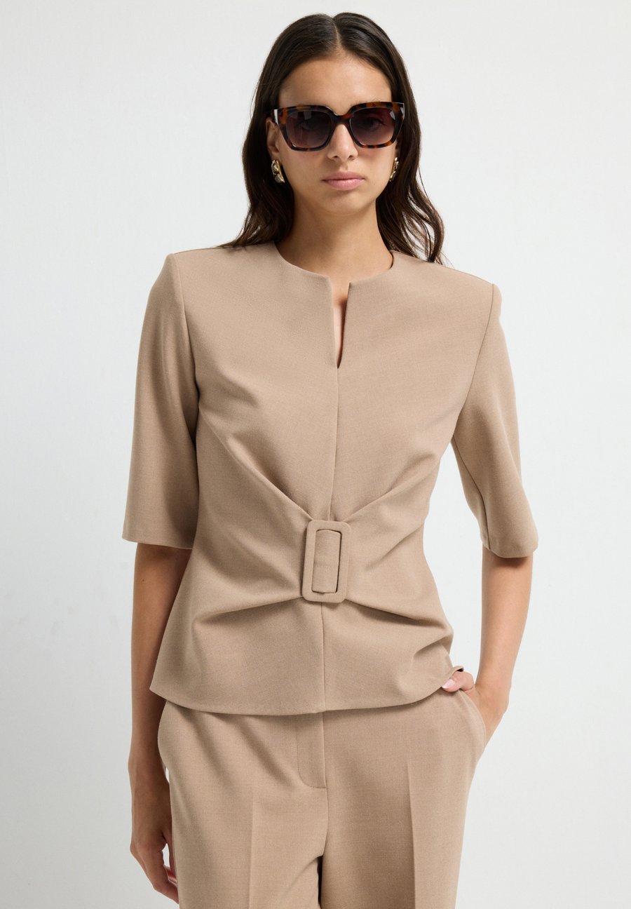 Блуза adL Blouse, Camel
Блуза adL Blouse, Camel