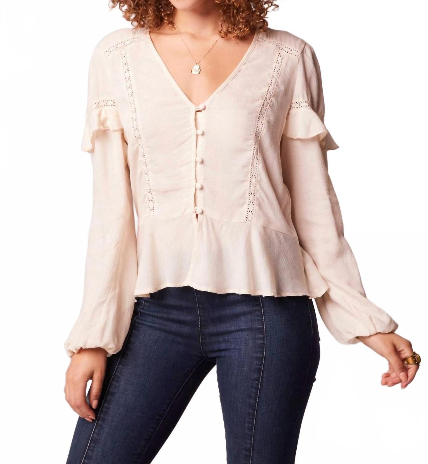 Кремовая блузка с длинным рукавом и рюшами Sandy Ruffle B.O.G. Collective
Кремовая блузка с длинным рукавом и рюшами Sandy Ruffle B.O.G. Collective