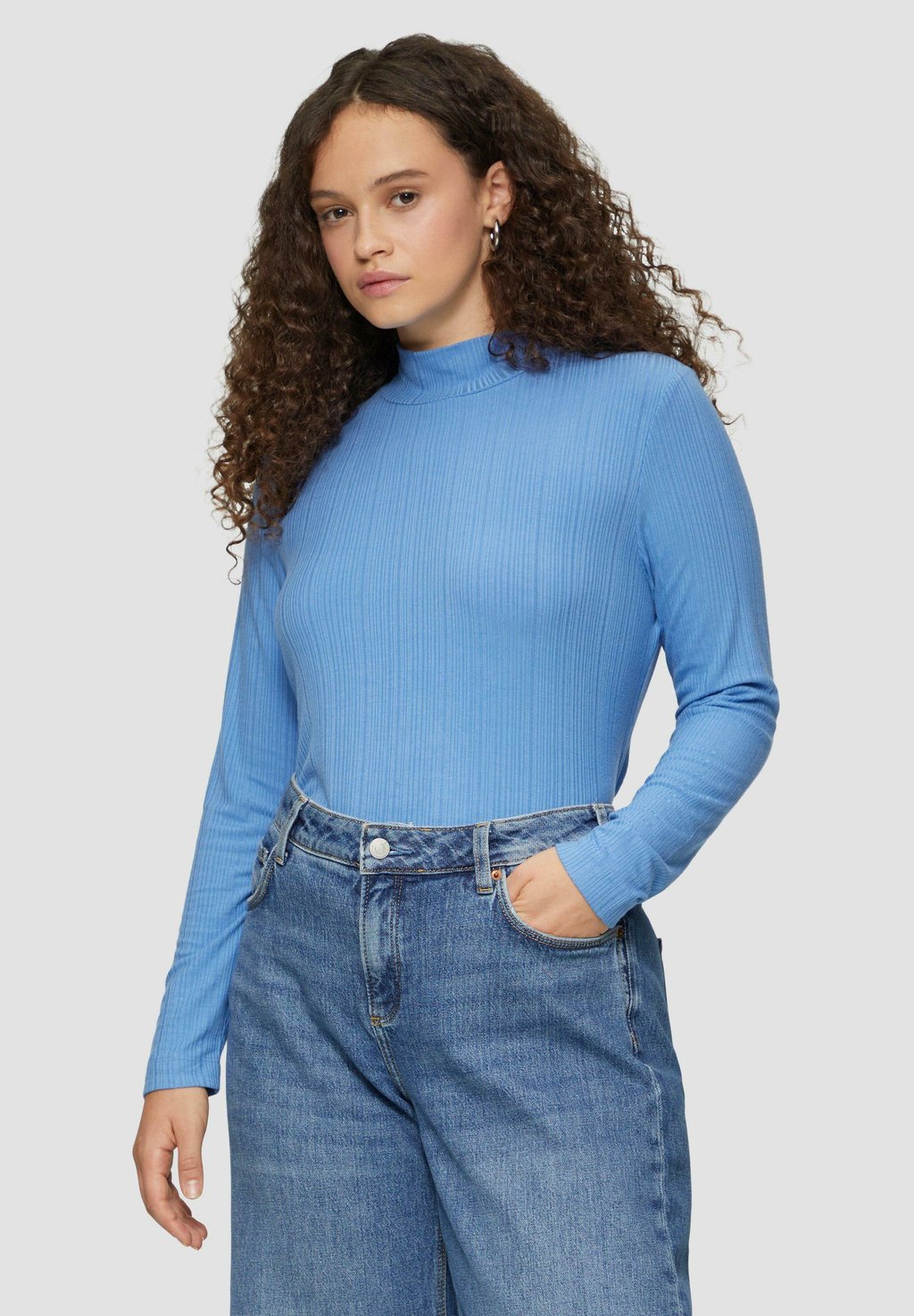 Топ с длинными рукавами QS, светло-голубой
Топ с длинными рукавами QS, светло-голубой