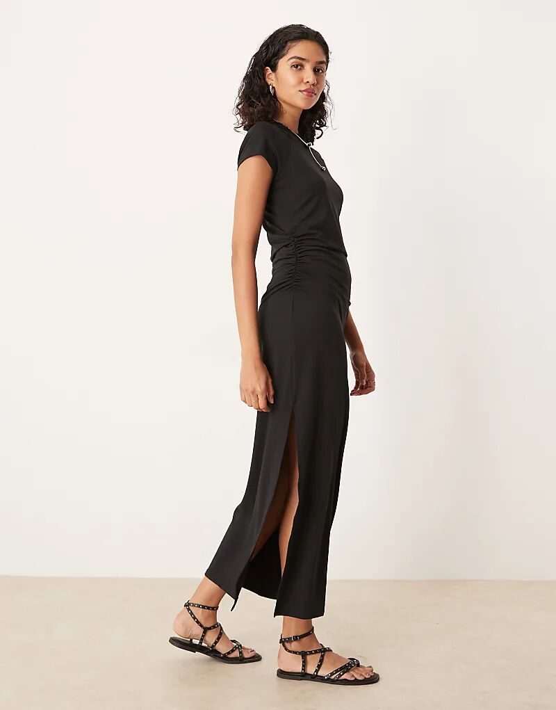 Платье миди с короткими рукавами и присборенной талией ASOS DESIGN черного цвета
Платье миди с короткими рукавами и присборенной талией ASOS DESIGN черного цвета