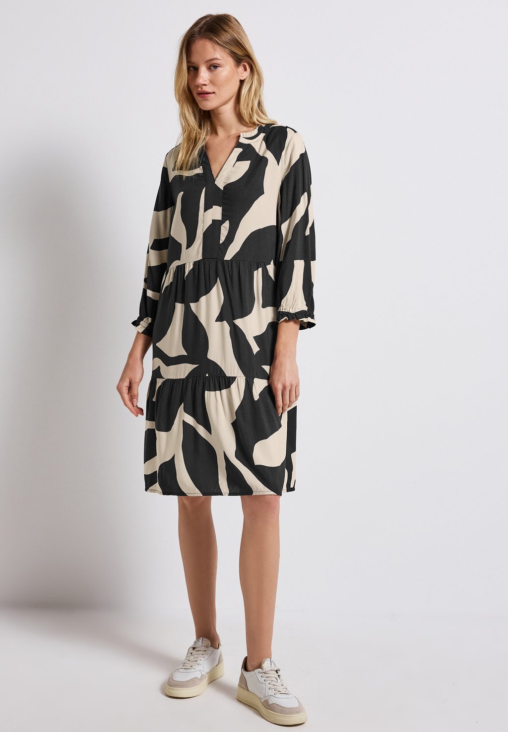 Повседневное платье Street One, металлик серый
Повседневное платье Street One, металлик серый