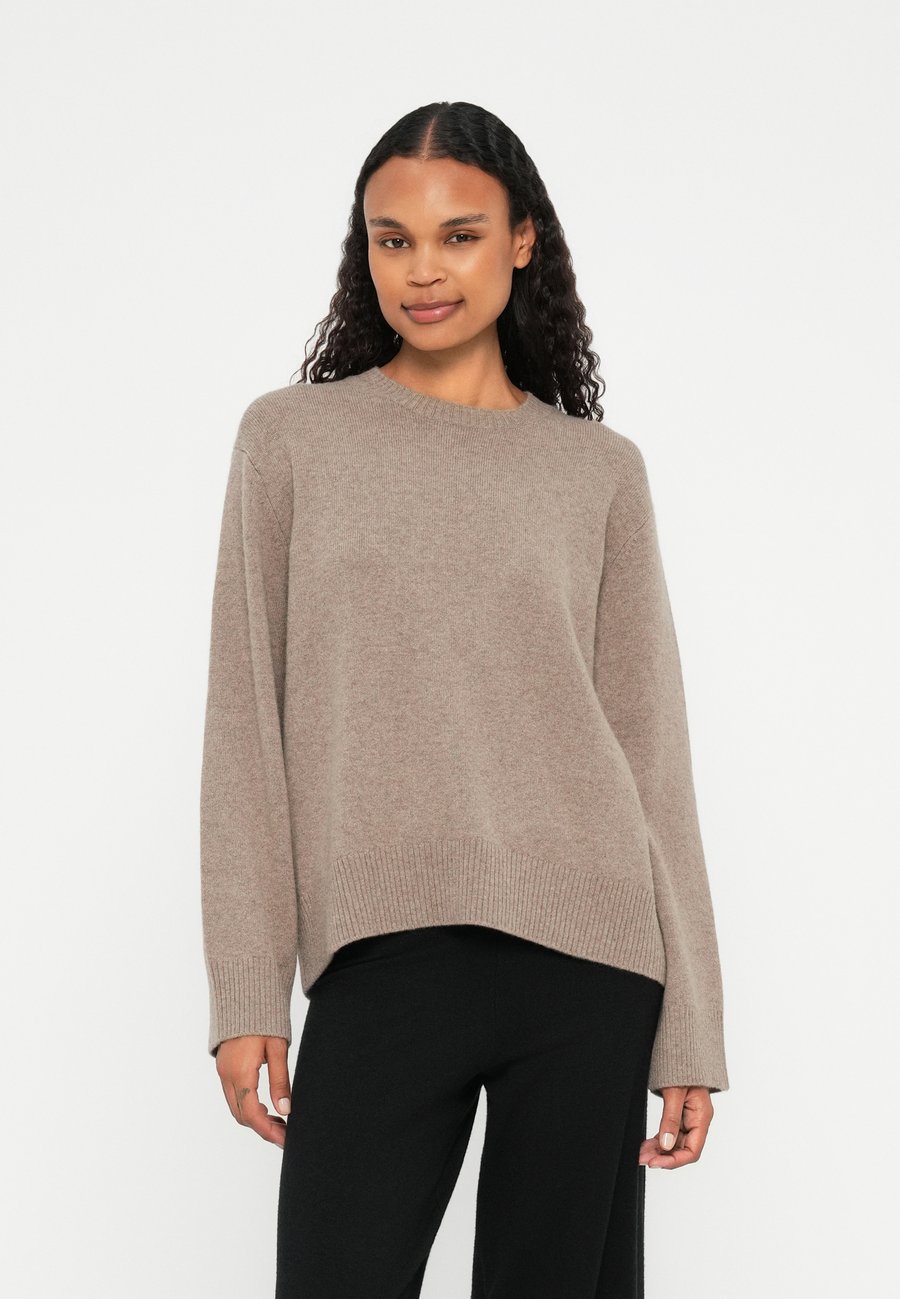 Джемпер FTC Cashmere PULLOVER, Natural Taupe/Taupe
Джемпер FTC Cashmere PULLOVER, Natural Taupe/Taupe